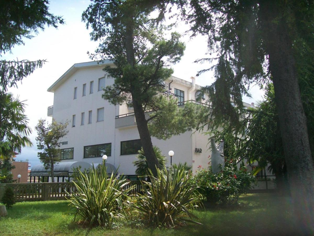 Hotel Du Parc Атри Екстериор снимка