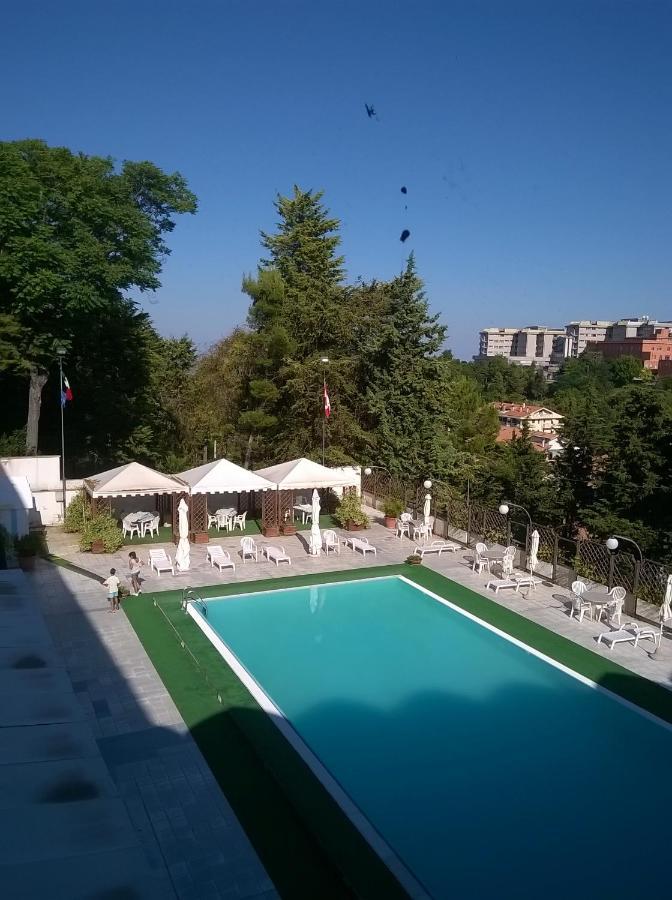 Hotel Du Parc Атри Екстериор снимка