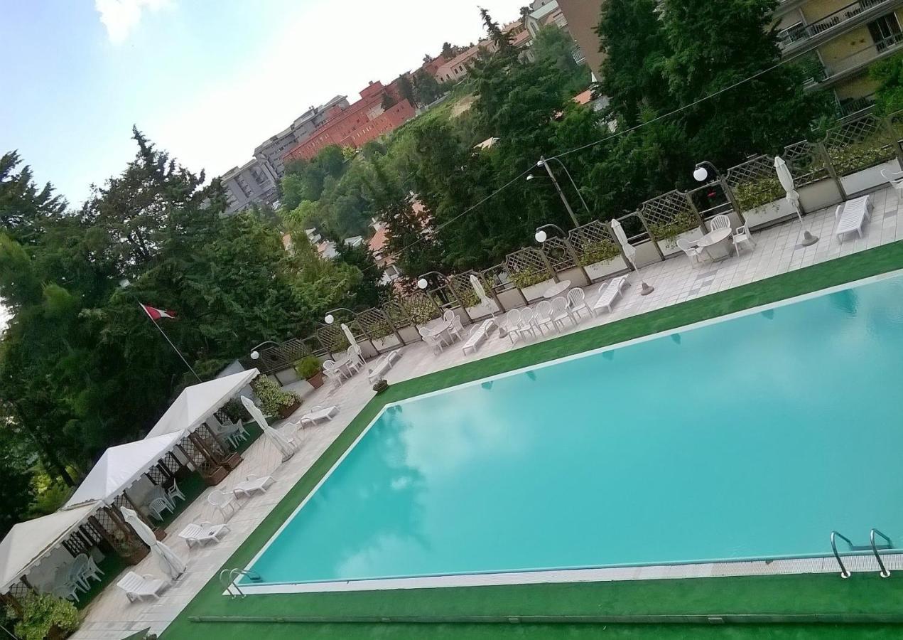 Hotel Du Parc Атри Екстериор снимка