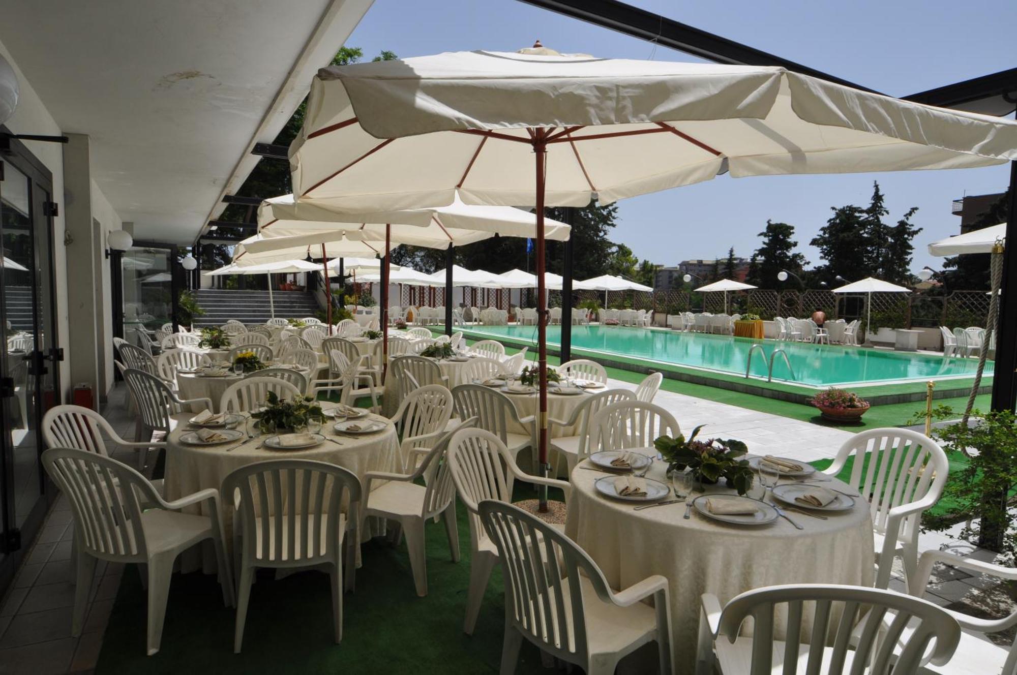 Hotel Du Parc Атри Екстериор снимка