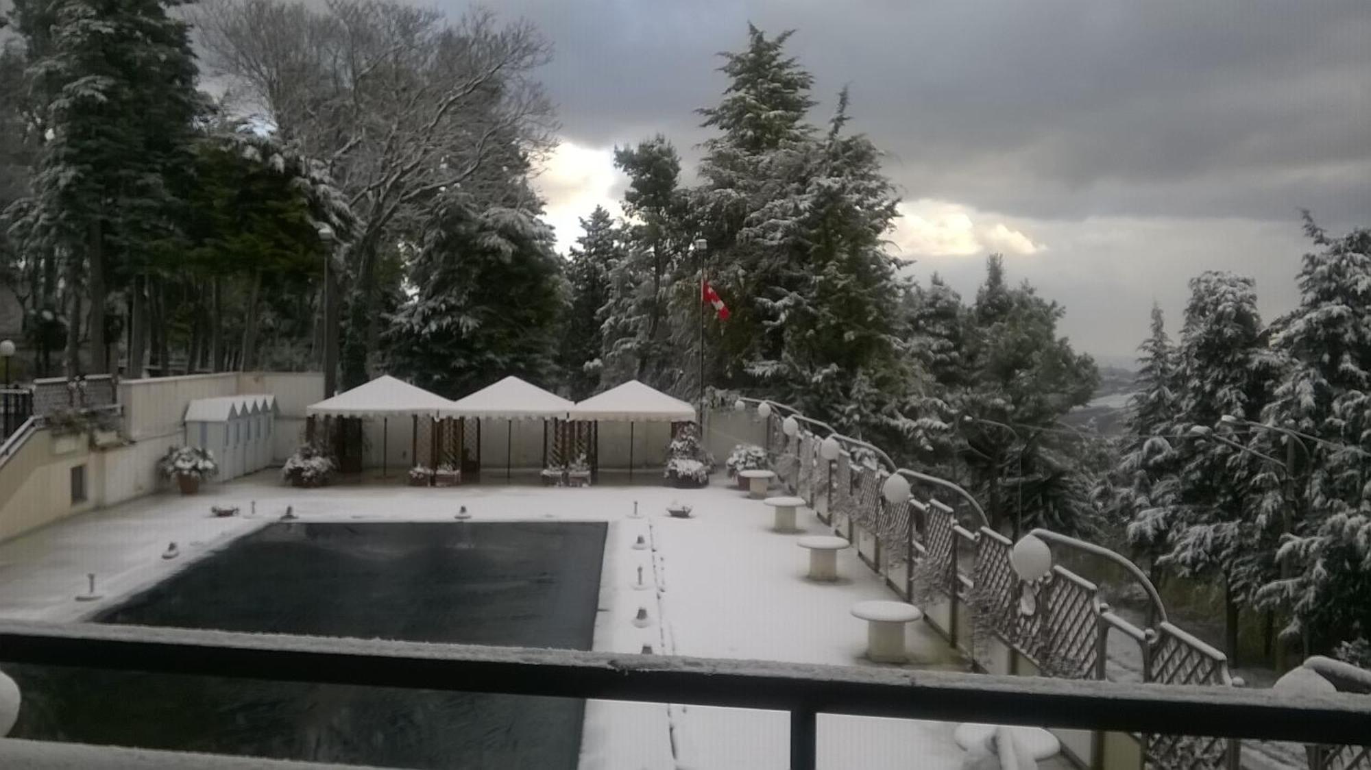Hotel Du Parc Атри Екстериор снимка